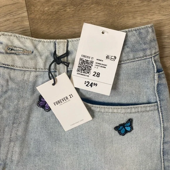 BNWT forever21 jean shorts with butterfly design - Picture 2 of 3